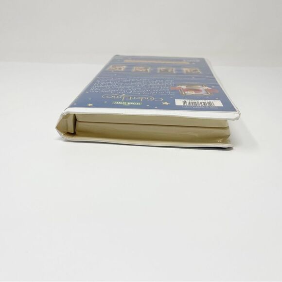 VHS Sesame Street CinderElmo 2000 Clamshell Classic Children’s Movie - Picture 6 of 6